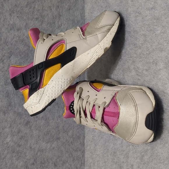Nike Air Huarache Grey yellow pink 3Y - Picture 4 of 9